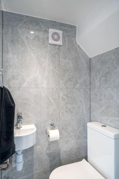 Lux 3Bed Near Wembley With Parking By Oceana Group - Sleeps 8 Harrow Exterior foto